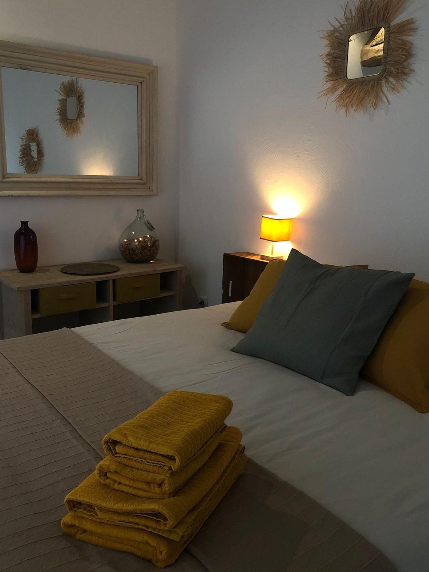 Miradoux Maison D'Hotes La Fezendes מראה חיצוני תמונה
