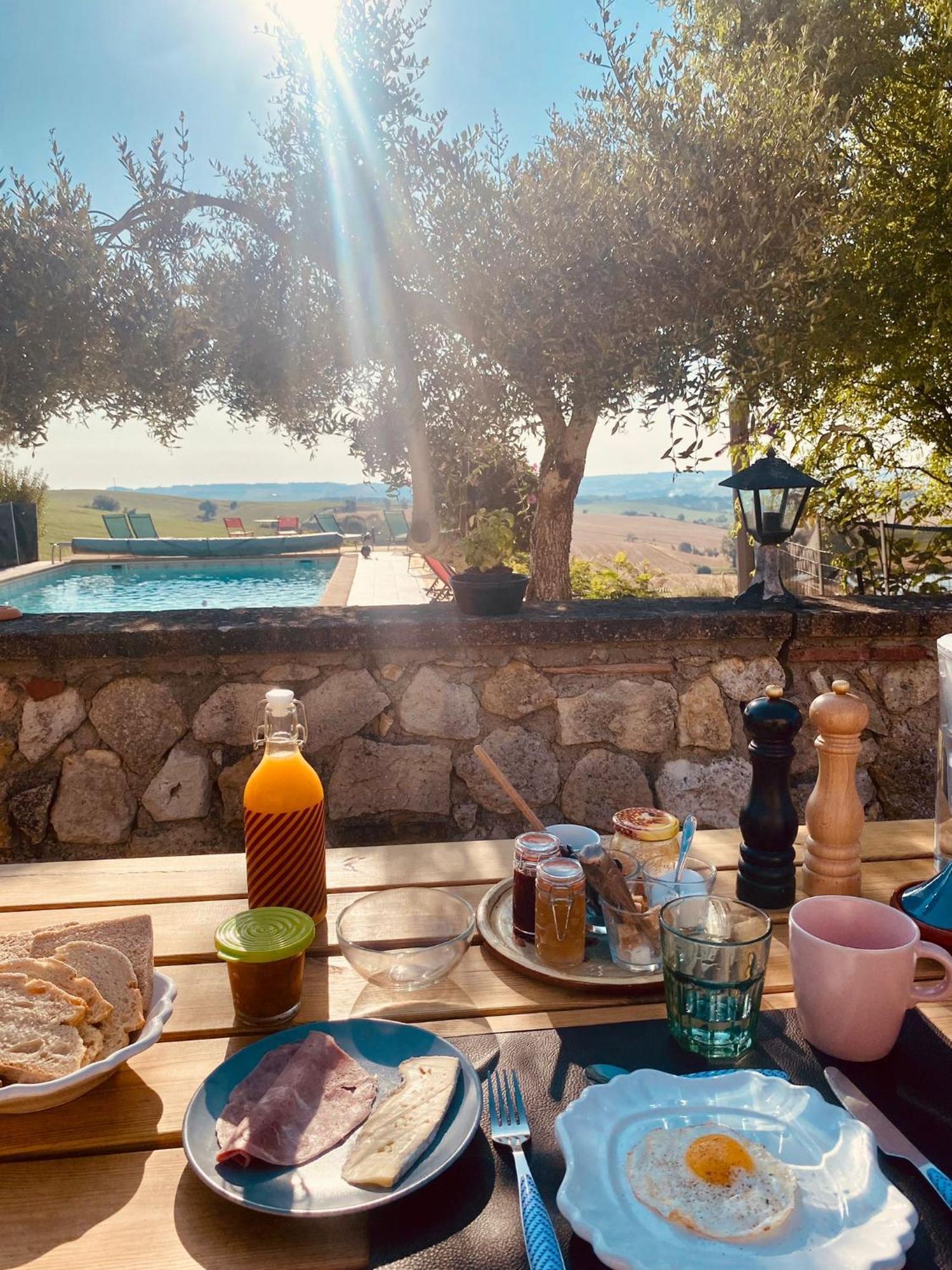 Miradoux Maison D'Hotes La Fezendes מראה חיצוני תמונה